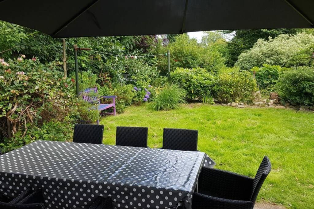 Gemuetliche Haushaelfte Mit Garten Und Terrasse フレンスブルク エクステリア 写真